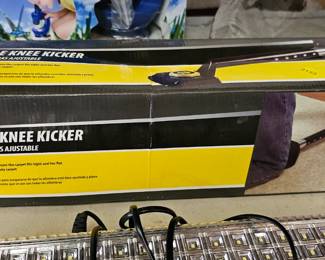 ADJUSTABLE KNEE KICKER