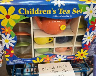 CHILDREN'S TEA SET