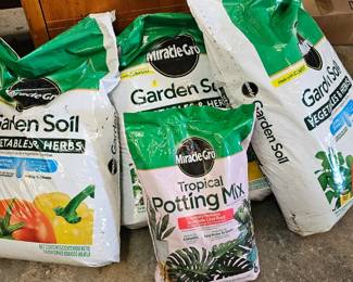 LOT OF POTTING SOIL