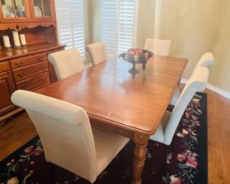 Dining room table w/ 6 chairs