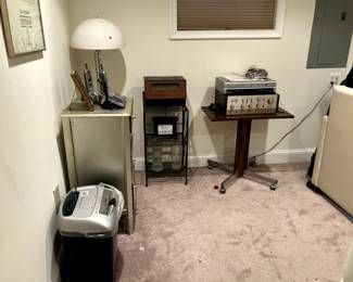 Antique radio, stéréo equipment, shredder