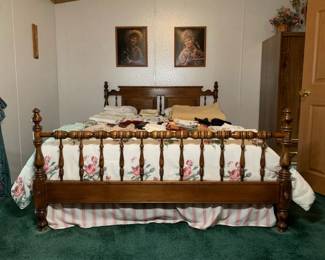 Ethan Allen American Traditional - Classic Manor - Queen Size Bed Frame