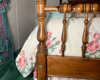 Ethan Allen American Traditional - Classic Manor - Queen Size Bed Frame