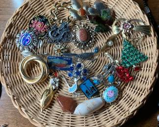 Jewelry - Necklaces, Bracelets, Earrings, Broches