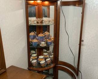 Pulaski Corner Cabinet Curio
