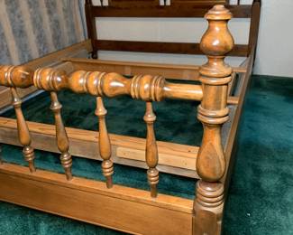 Ethan Allen American Traditional - Classic Manor - Queen Size Bed Frame