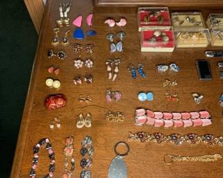 Jewelry - Necklaces, Bracelets, Earrings, Broches