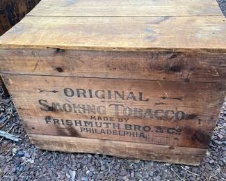 LARGE ANTIQUE WOODEN LIDDED TOBACCO BOX