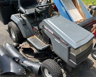 CRAFTSMAN RIDING LAWNMOWER