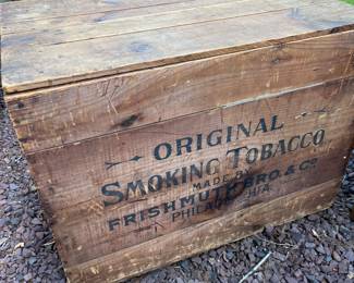 LARGE ANTIQUE WOODEN LIDDED TOBACCO BOX