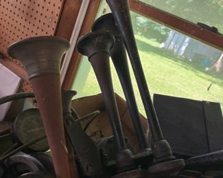 ANTIQUE CAR HORNS