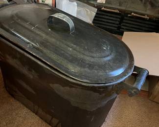 ANTIQUE METAL WASH TUB