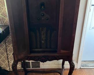 ANTIQUE RADIO