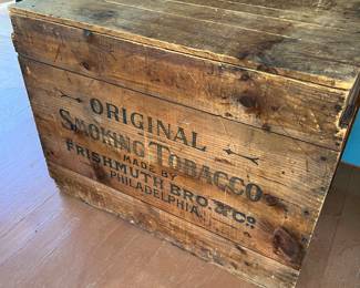 LARGE ANTIQUE WOODEN LIDDED TOBACCO BOX