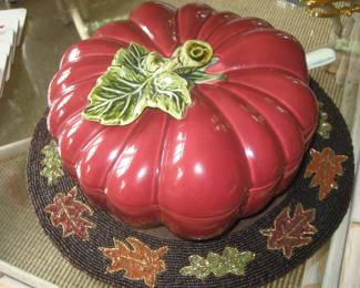 Tureen with ladle, beaded leaf charger
