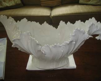 White acanthus leaf ceramic bowl