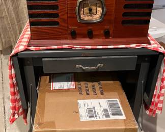 Record player w/ radio and cassette input