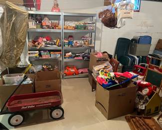 Toys, including vintage items