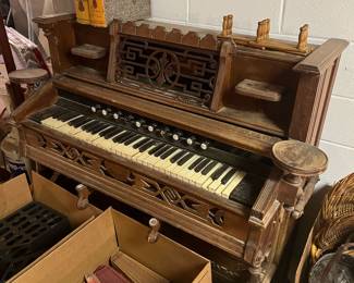 Antique pump organ, sort of works; needs TLC; ready to deal