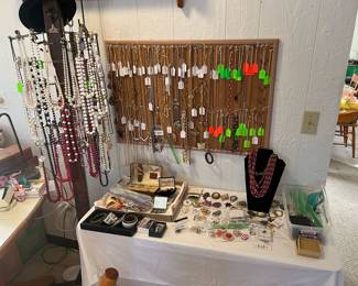 Jewelry: necklaces, pendants, broaches, bracelets; some men's items