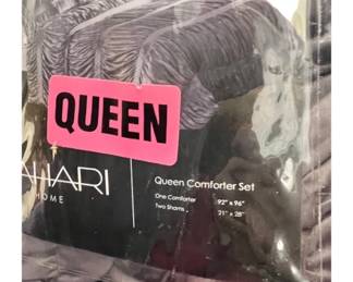 Tahari Queen Sized Comforter Set NEW