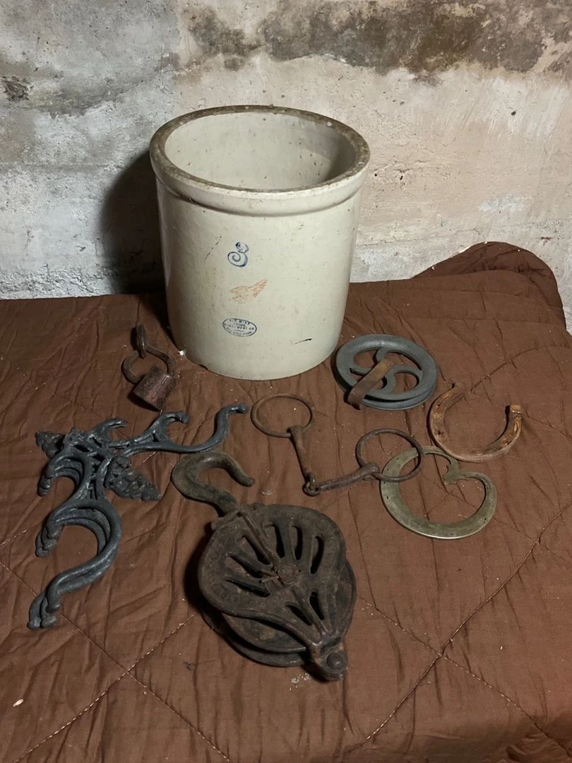 FremontWallingford Online Auction in Seattle, WA starts on 5/25/2024