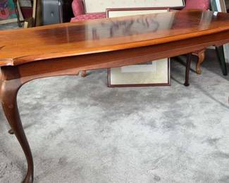 Queen Anne Style Coffee Table For Restoration 