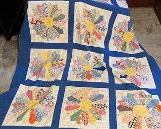 Vintage Dresden Plate Quilt