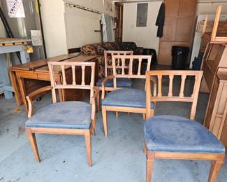 Mid-century table with 4 dining chairs, table top need refinish