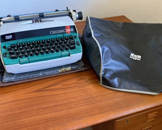 Smith-Corona 250 Electric Typewriter With Cover
