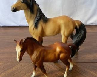 Breyer Medium Horse * Unmarked Small Horse

