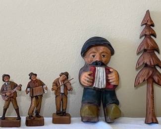 Hand carved Wooden Figurines * Musicians * Tree
