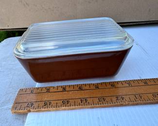 Pyrex Brown Fridge Box with Lid $12.00