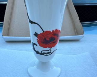 Wedgwood Corn Poppy Vase $8.00