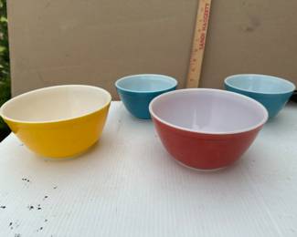 4 Pyrex Mixing Bowls $40.00