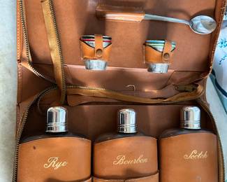 Drink Carry Set, Zipper Broken $12.00