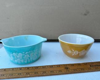 2 Pyrex Bowls $18.00