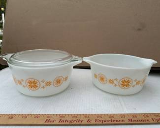 Town and Country Pyrex 2 Bowl set one lid $24.00