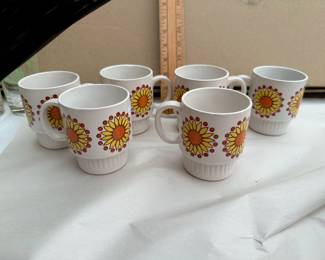 6 Daisy Mugs by Royal Sealy $12.00