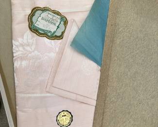 Damask Table Linens new $15.00