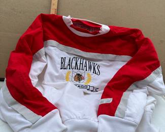 Size XL Blackhawks Pull Over Logo  7 $15.00