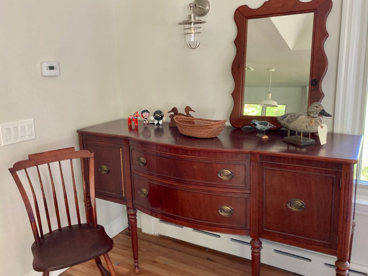 ASSORTED FURNITURE PIECES