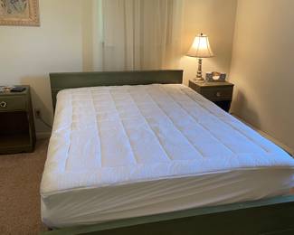 Full size bed