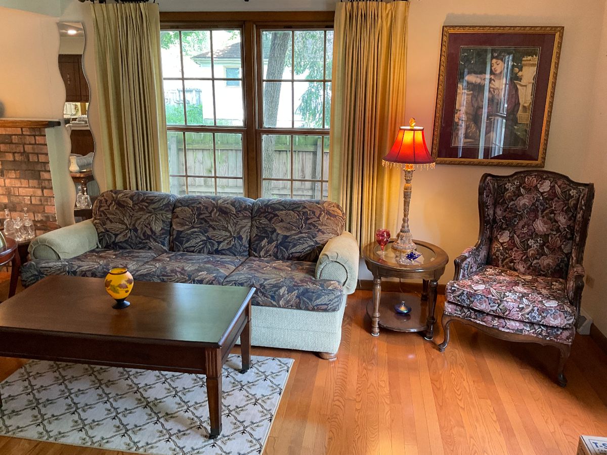 Barbara's Absolut Estate Sale in Waukegan, IL starts on 5/30/2024