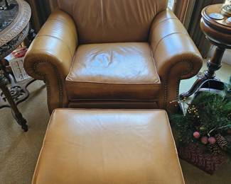 2 Hugo Patricio Leather Chair