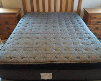 Queen Size bed with Headboard and Sealy Posturepedic Mattress Set