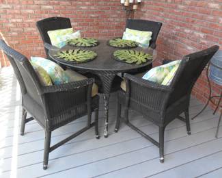 Black wicker table w/4 chairs