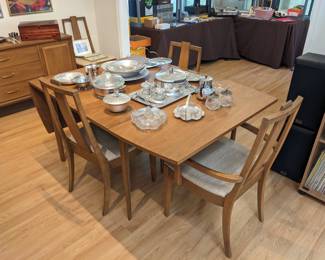Broyhill Forward 70 MCM Dining Table