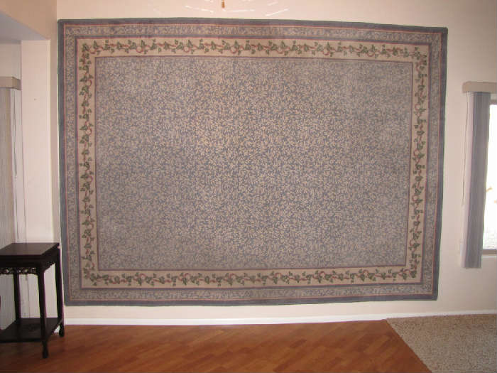 9X12 rug in blue and gray, stainmaster great condition.