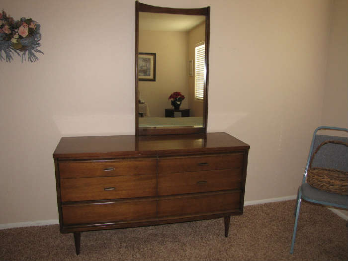 Bassett Dresser with mirror - matches night stand.